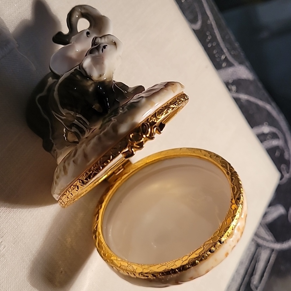 Elephant Trinket Box Porcelain - Picture 8 of 9